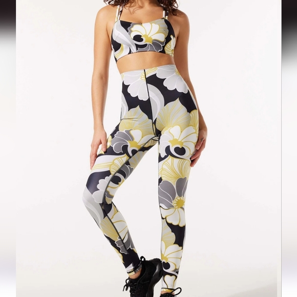 Savage X Fenty Pants - Hotline High-Waist Legging In Sweet Olive Yellow Petal Trippin Print
